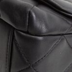 CHANEL Pearl Logo Lambskin Flap Bag - Black - 图片 8