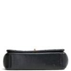 CHANEL On And On Flap Bag - Black - 图片 8