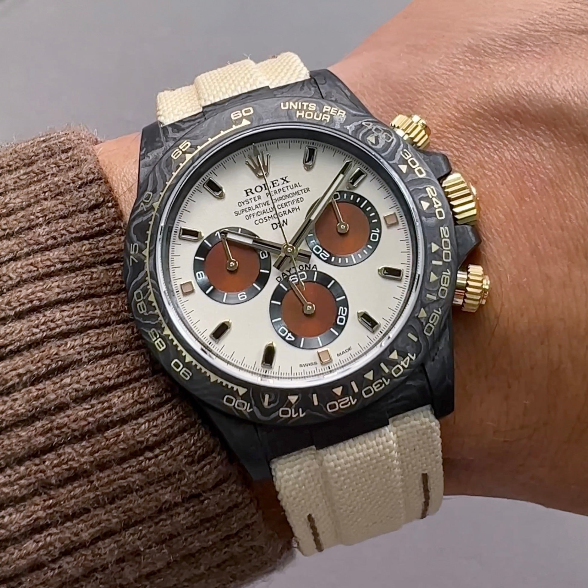 DesertEagleCarbon2024copy2_4bbf9c8d-395f-4ea9-84e7-43963dd6a482.jpg Rolex DiW Daytona "DESERT EAGLE CARBON" (Retail: €55 990) - 图片 1