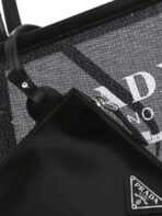Logo Print Sequin Tote Bag in Black - 图片 3