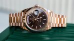 Rolex Day-Date 40 Chocolate Diagonal Motif Dial & Fluted Bezel 18K Everose Gold President 228235 - 图片 3