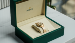 Rolex Lady-Datejust 28 – Yellow Gold with Diamond Bezel & Silver Dial Ref. 279138RBR - 图片 4
