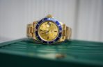 Rolex Submariner 16808 – 18K Yellow Gold – Diamond & Sapphire Serti Dial – Blue Bezel - 图片 4